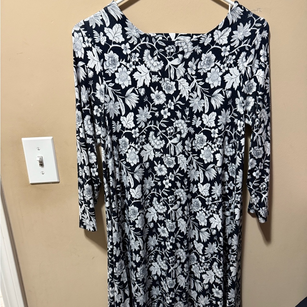 LOFT outlet Black and White Sheath Dress with 3/4 Sleeves